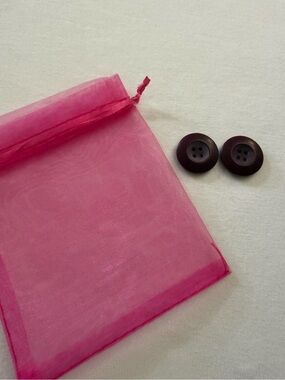 GUVC 1 Inch Matte Plastic Maroon Buttons for Crafting or Clothing - Set of 2.